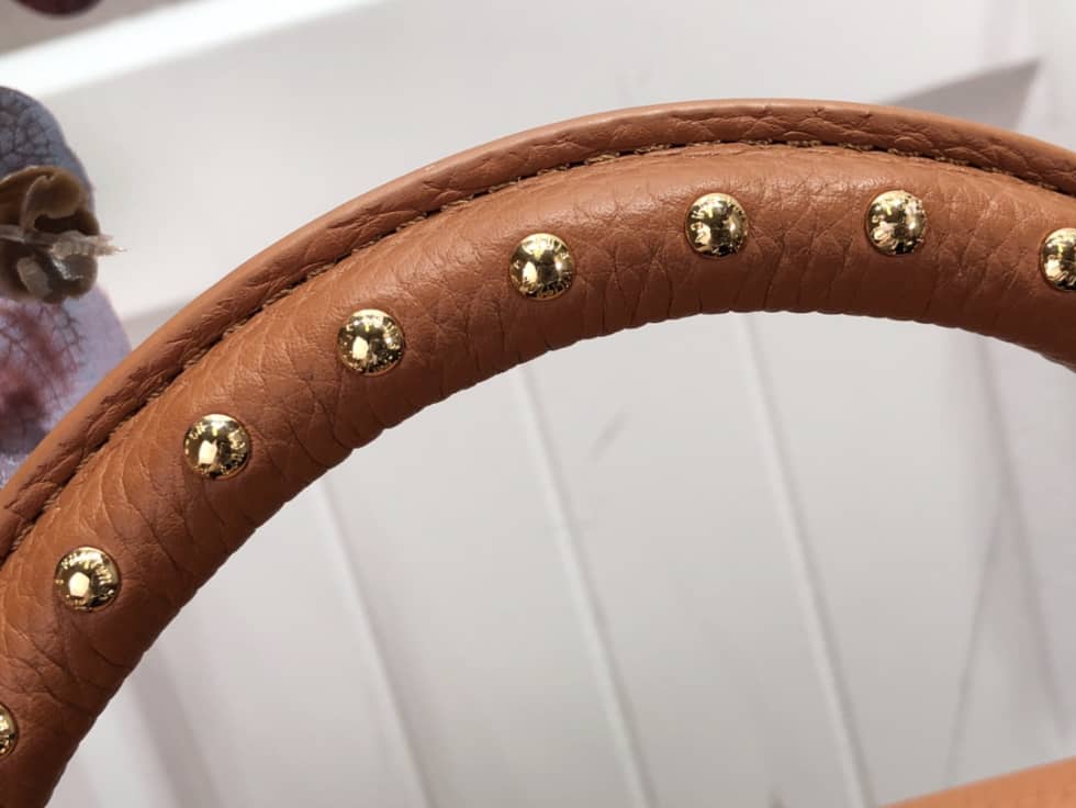 Louis Vuitton Capucines MM M58578 Replica Shoulder Bag