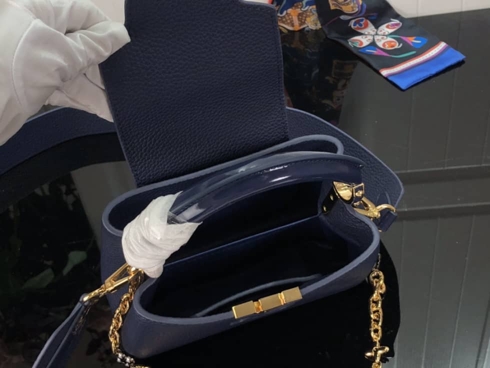 Louis Vuitton Capucines MM M59065 Replica Shoulder Bag