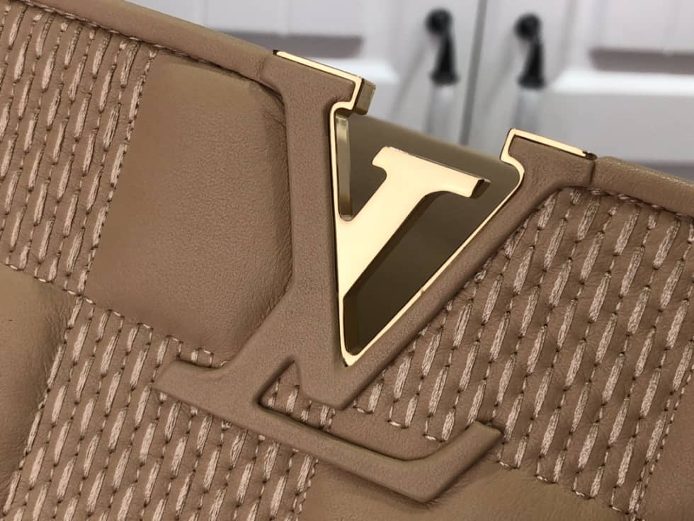 Louis Vuitton Capucines MM Beige M59225 Replica Shoulder Bag