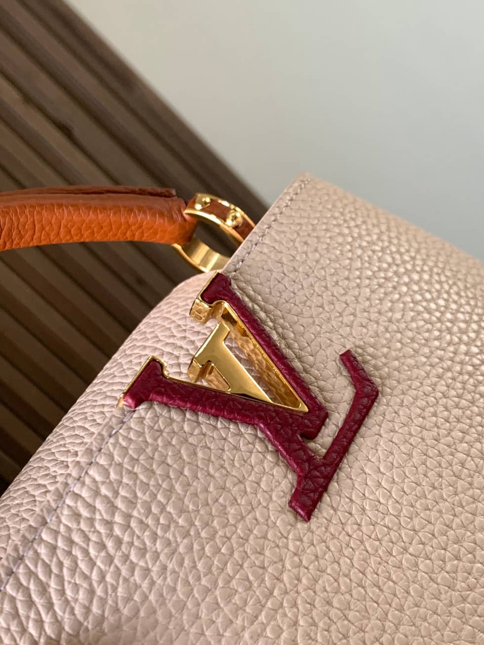 Louis Vuitton Capucines Mini M59253 Replica Crossbody Bag