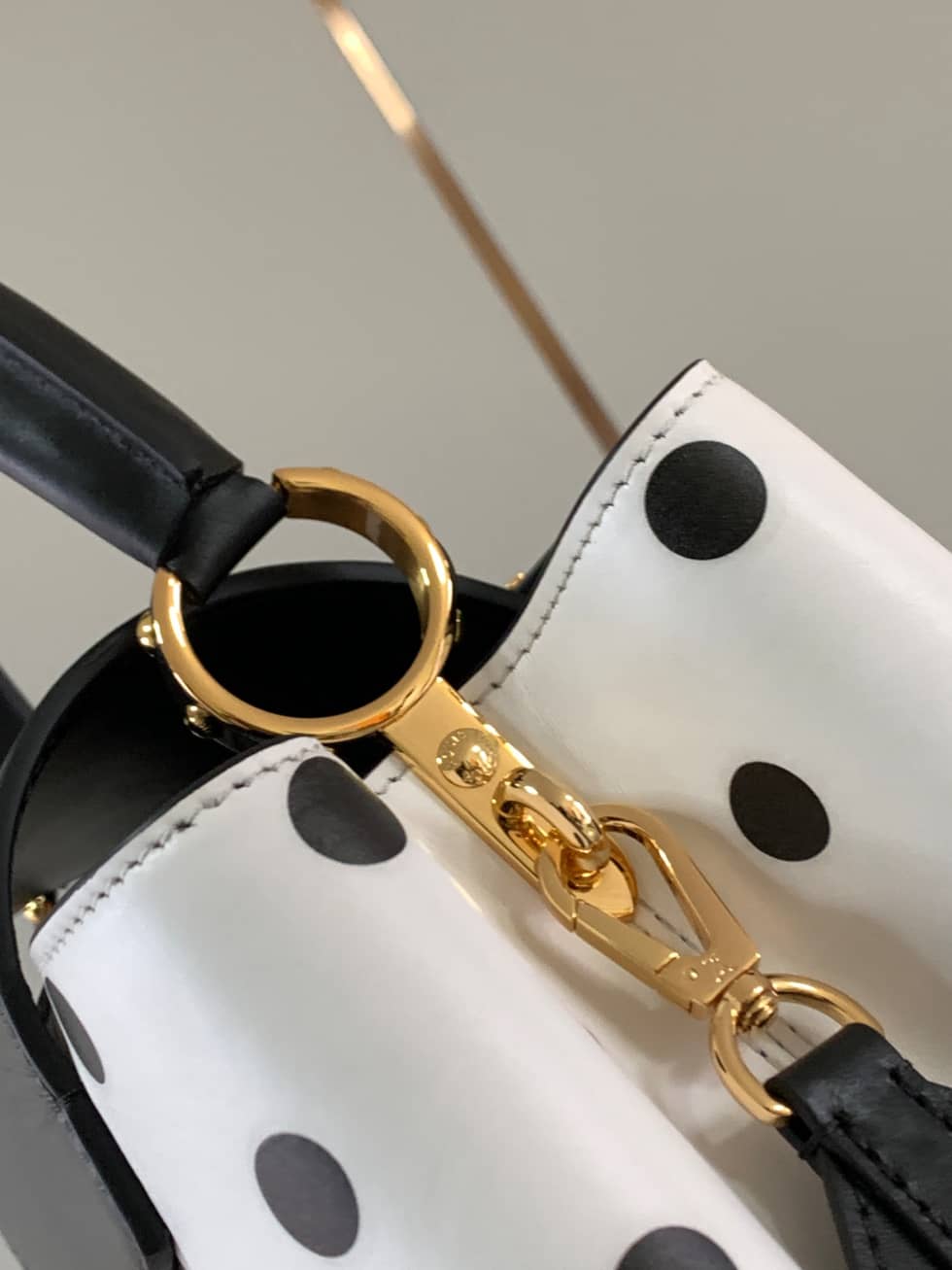 Louis Vuitton Capucines MM Bag M20374 Replica Shoulder Bag