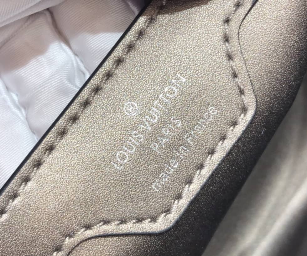 Louis Vuitton Capucines BB Collection N98093 Replica Shoulder Bag