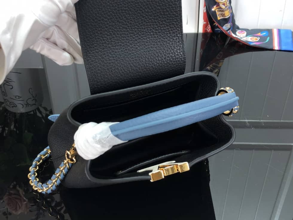 Louis Vuitton Capucines Mini M59709 Replica Shoulder Bag