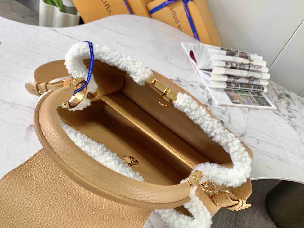 Louis Vuitton Capucines MM Beige M59073 Replica Crossbody Bag