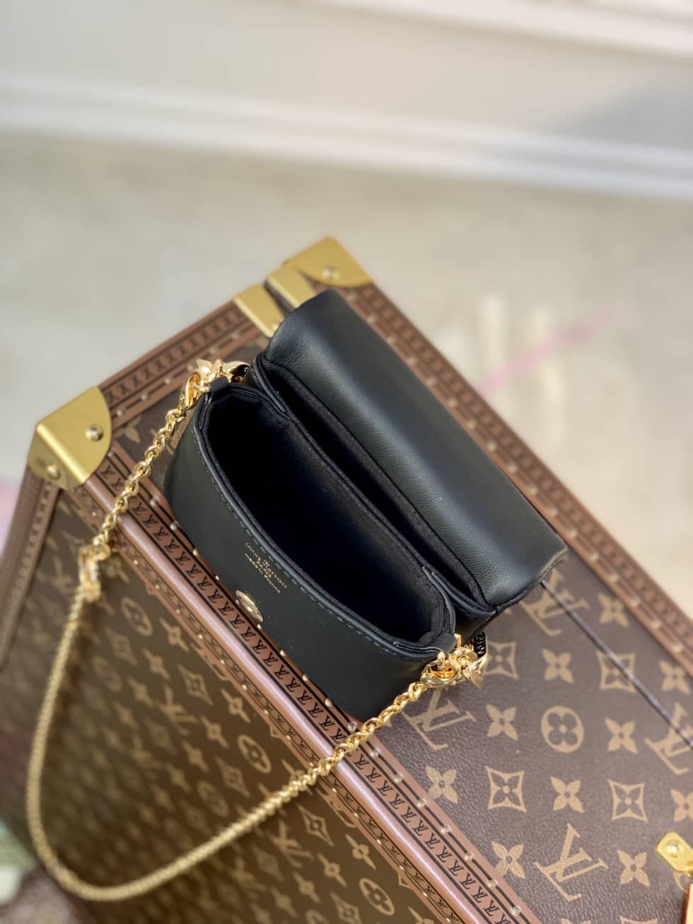 Louis Vuitton Beltbag Coussin Cruise M81125 Replica Crossbody Bag