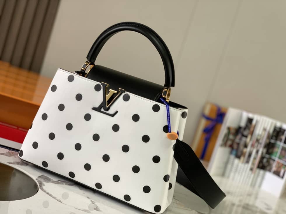 Louis Vuitton Capucines MM Bag M20374 Replica Shoulder Bag