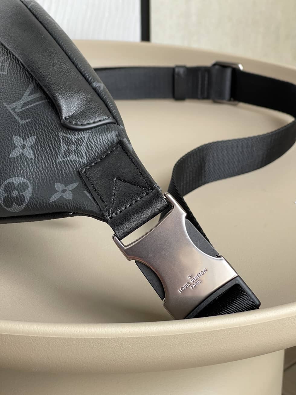 Louis Vuitton Discovery Bumbag Monogram Eclipse Black M46035 Replica Belt Bag