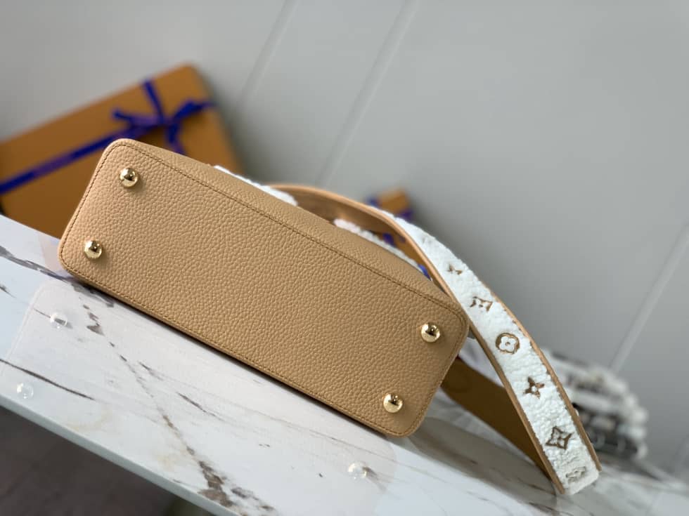Louis Vuitton Capucines MM Beige M59073 Replica Crossbody Bag