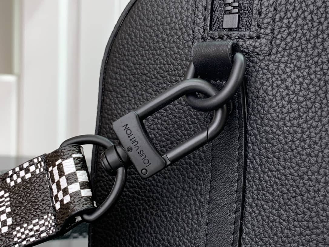 Top Quality AAA+ LV Leather Duffle Bag Black