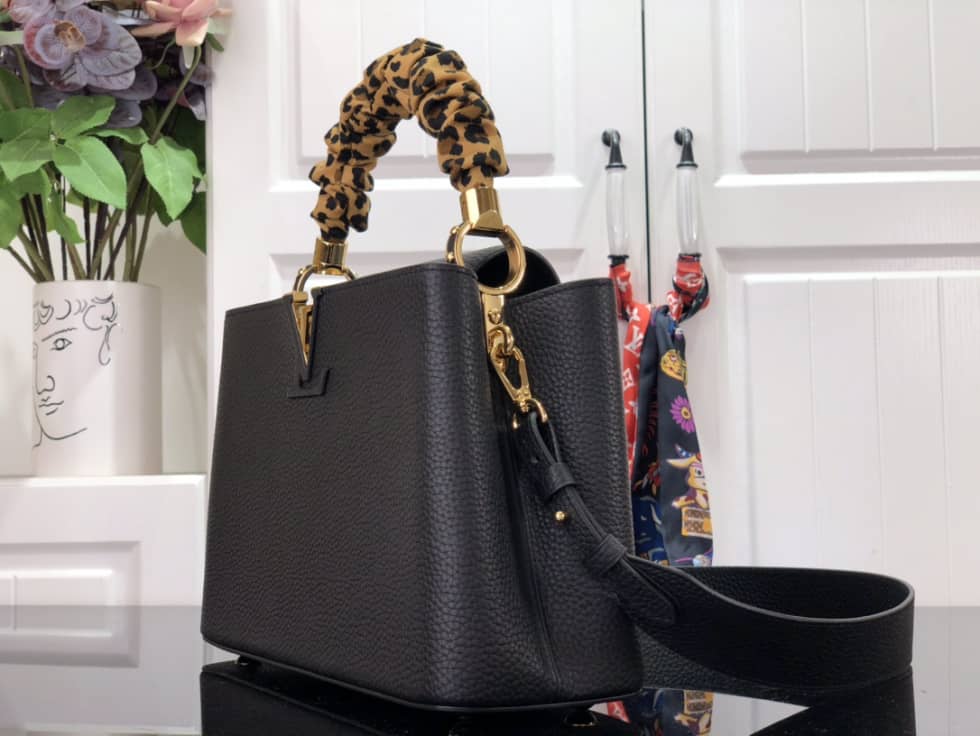 Louis Vuitton Capucines MM Black M58732 Replica Crossbody Bag
