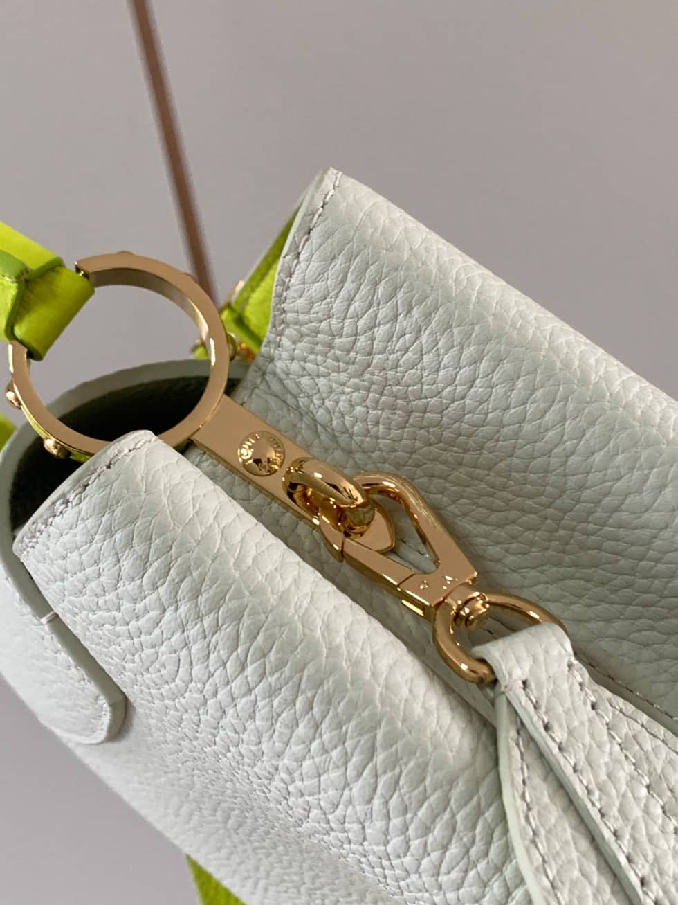 Louis Vuitton Capucines BB Snow White M59468 Replica Shoulder Bag
