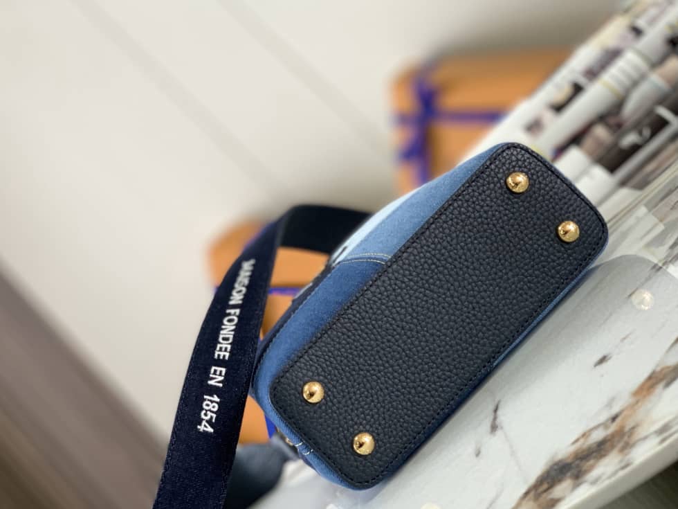 Louis Vuitton Capucines Mini M59268 Replica Shoulder Bag