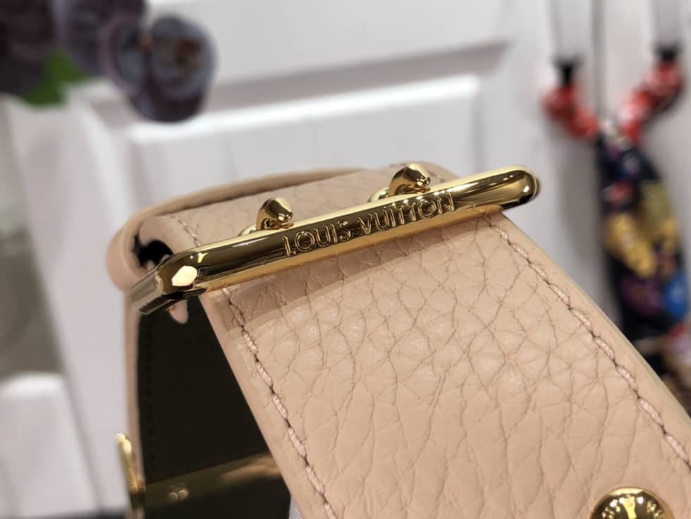 Louis Vuitton Capucines BB M58578 Replica Shoulder Bag