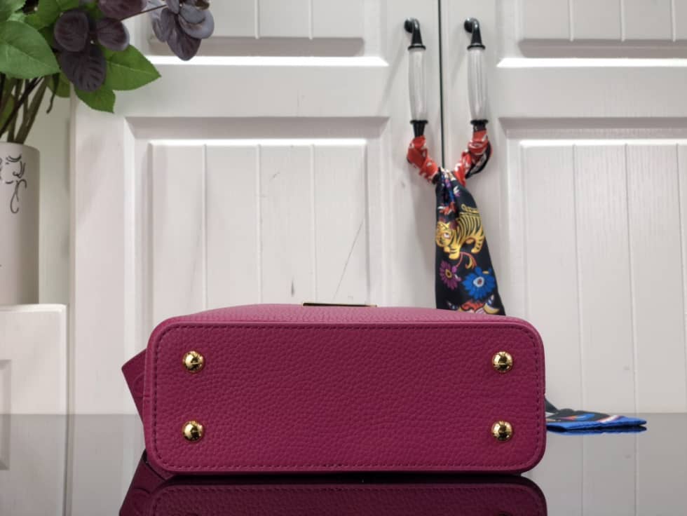 Louis Vuitton Capucines MM Rose M59066 Replica Shoulder Bag