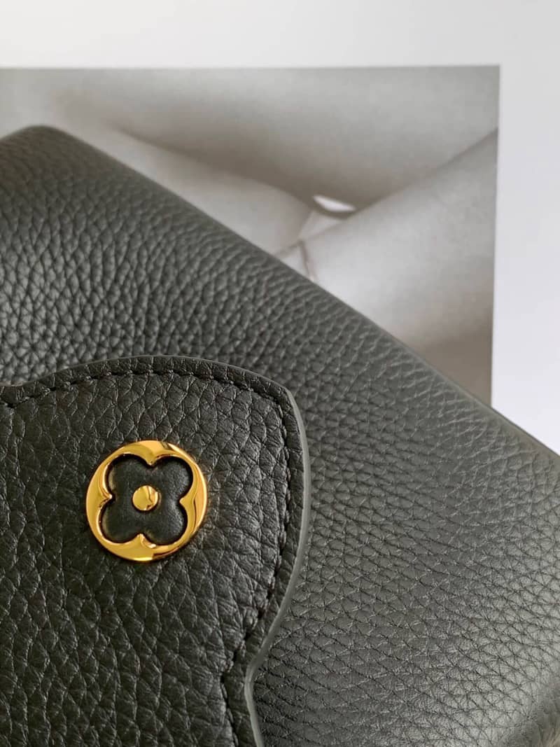 Louis Vuitton Taurillon Leather Capucines Mini Replica Bag Black M55985