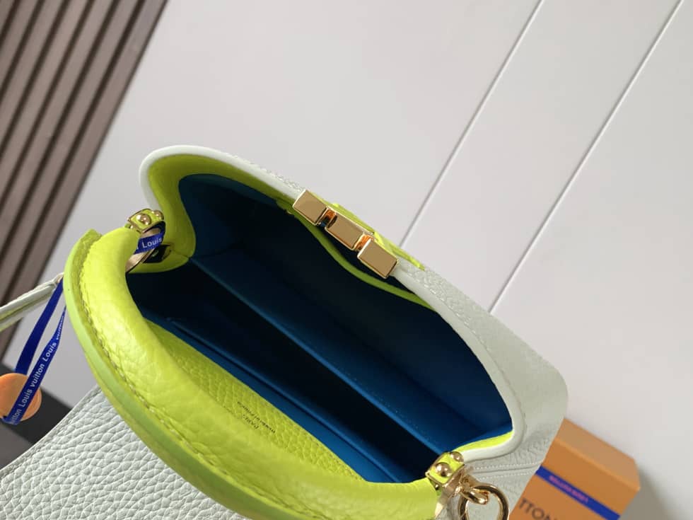 Louis Vuitton Capucines Mini M59440 Replica Shoulder Bag