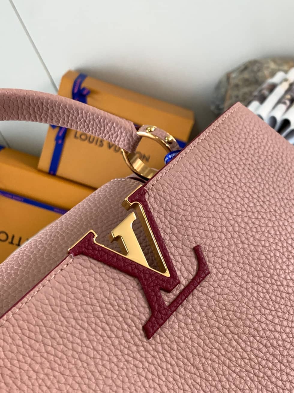 Louis Vuitton Capucines MM Beige And Wine red M58610 Replica Crossbody Bag