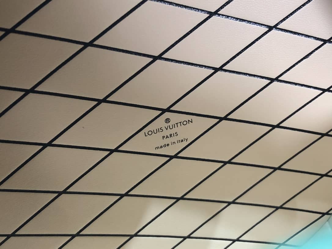 Louis Vuitton Petite Boite Chapeau Crocodilien Brillant Replica Bag White N93597