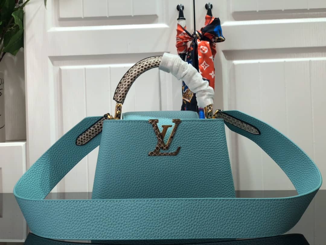 Louis Vuitton Capucines MM Taurillon Leather Tote M94227