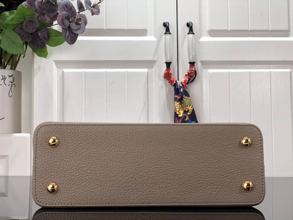 Louis Vuitton Capucines MM Beige M59066 Replica Shoulder Bag