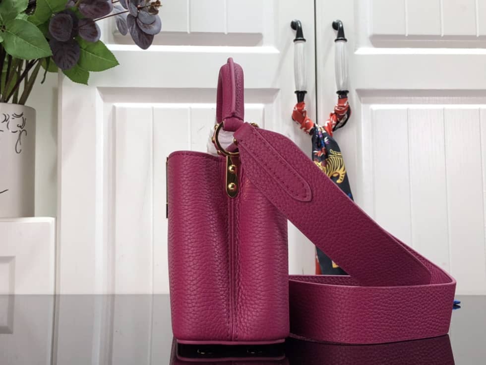 Louis Vuitton Capucines MM Rose M59066 Replica Shoulder Bag