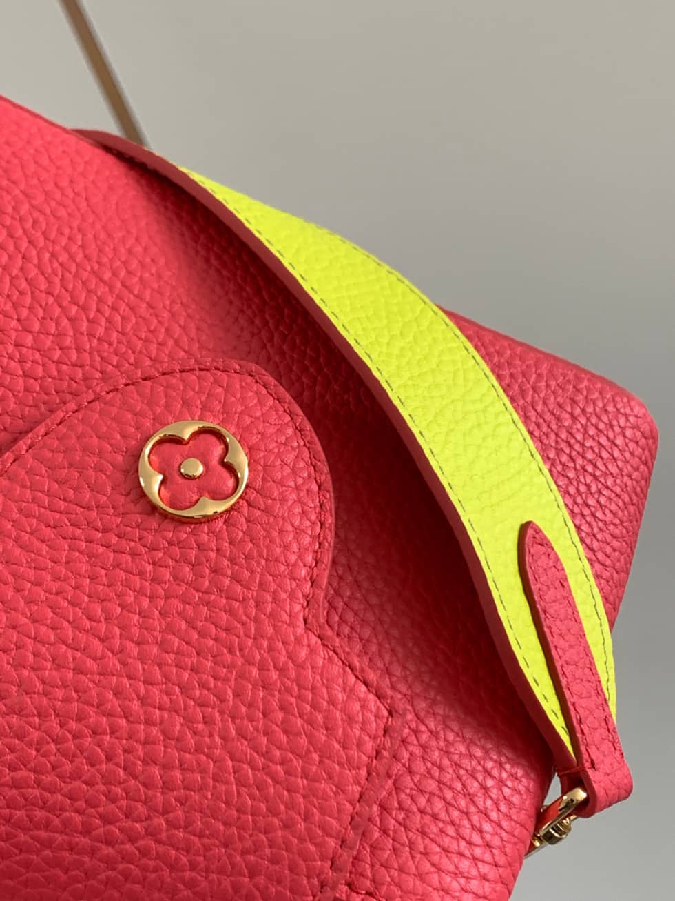 Louis Vuitton Capucines Mini M59440 Replica Shoulder Bag