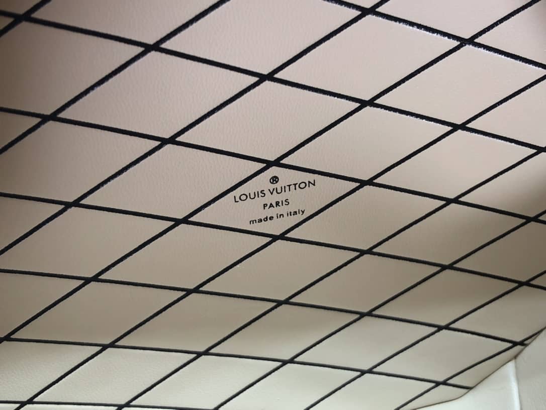 Best Replica Louis Vuitton Petite Boite Chapeau Crocodilien Brillant Replica Bag Black N93597(ColaReps)