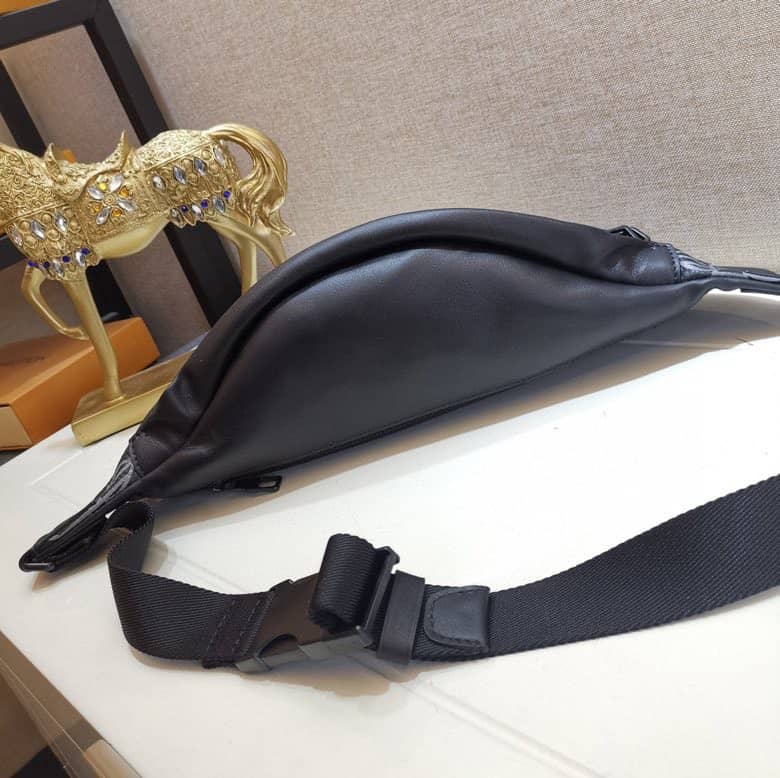 LV Bum Bag Dupe Giant Monogram Discovery NM Replica Body Bag M57289