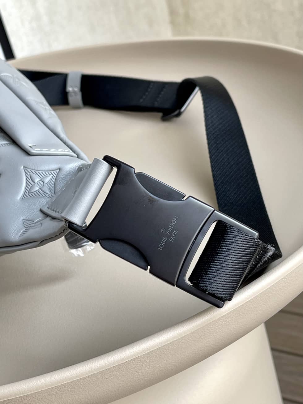 Louis Vuitton Discovery Bumbag Anthracite Gray M46108 Replica Belt Bag