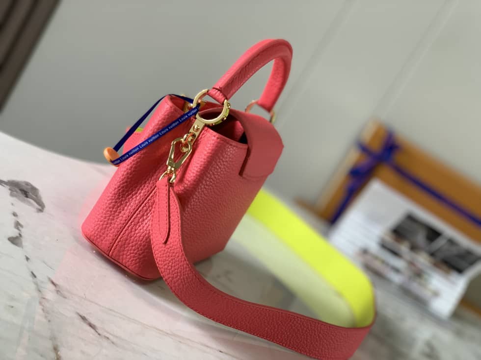 Louis Vuitton Capucines Mini M59440 Replica Shoulder Bag