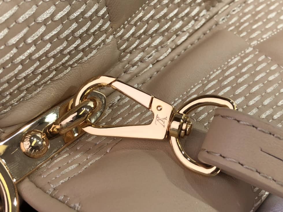 Louis Vuitton Capucines MM Beige M59225 Replica Shoulder Bag