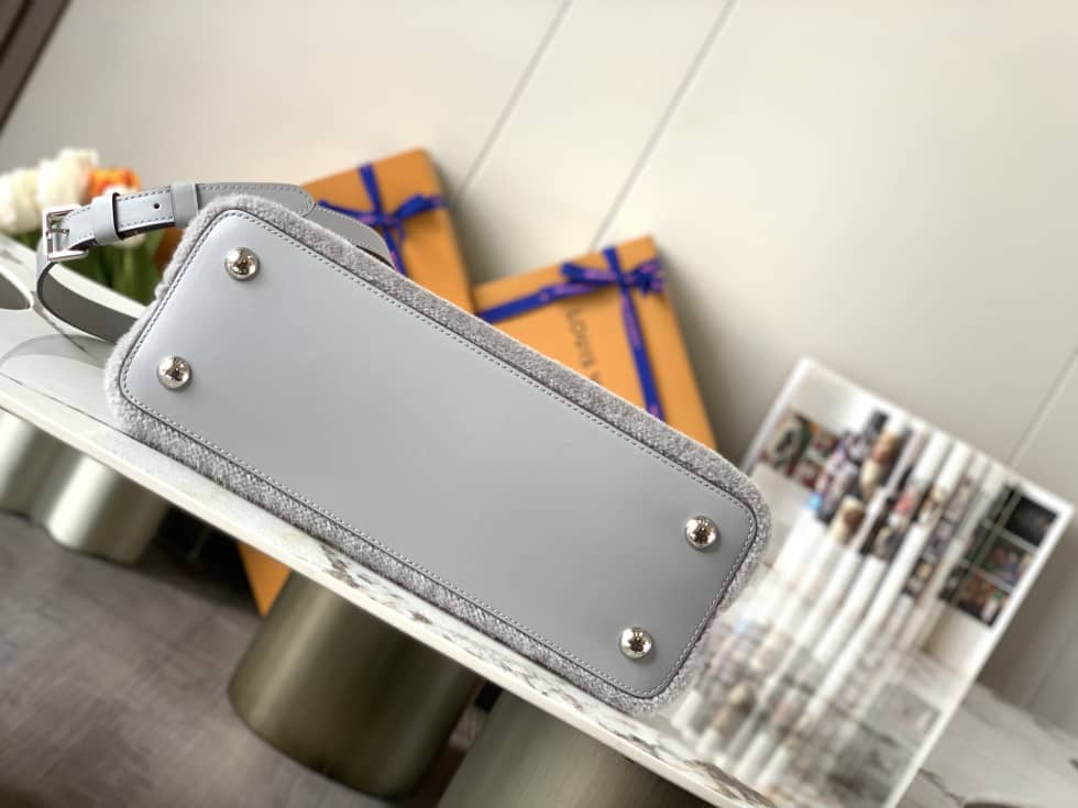 Louis Vuitton Capucines MM 2way Hand Magnolia M42258 Replica Crossbody Bag