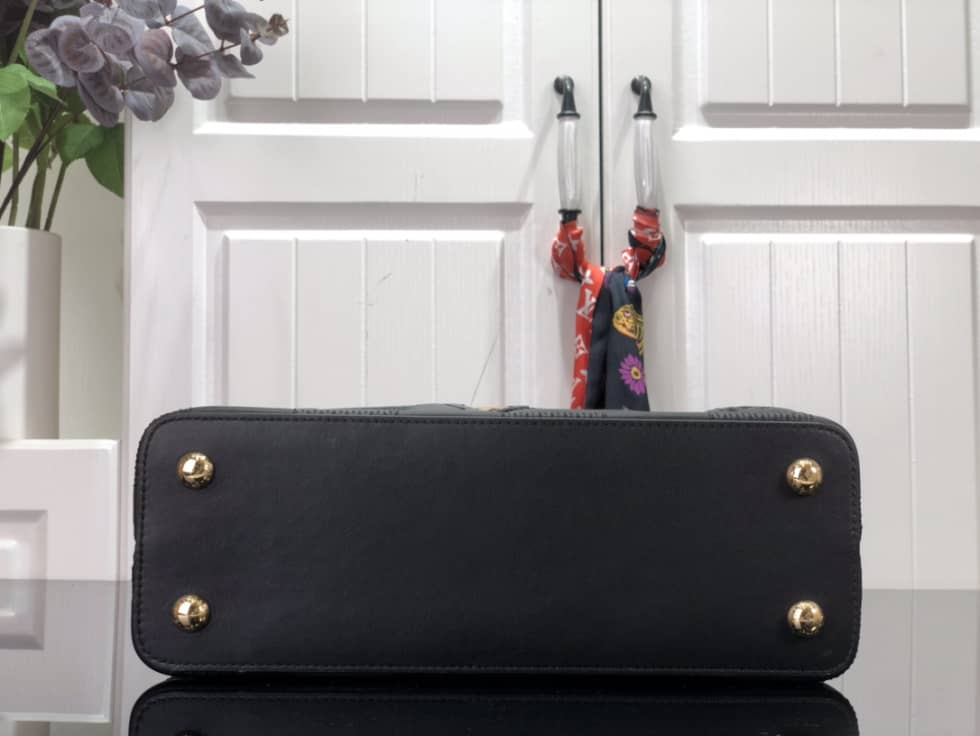 Louis Vuitton Capucines MM Black M59225 Replica Shoulder Bag