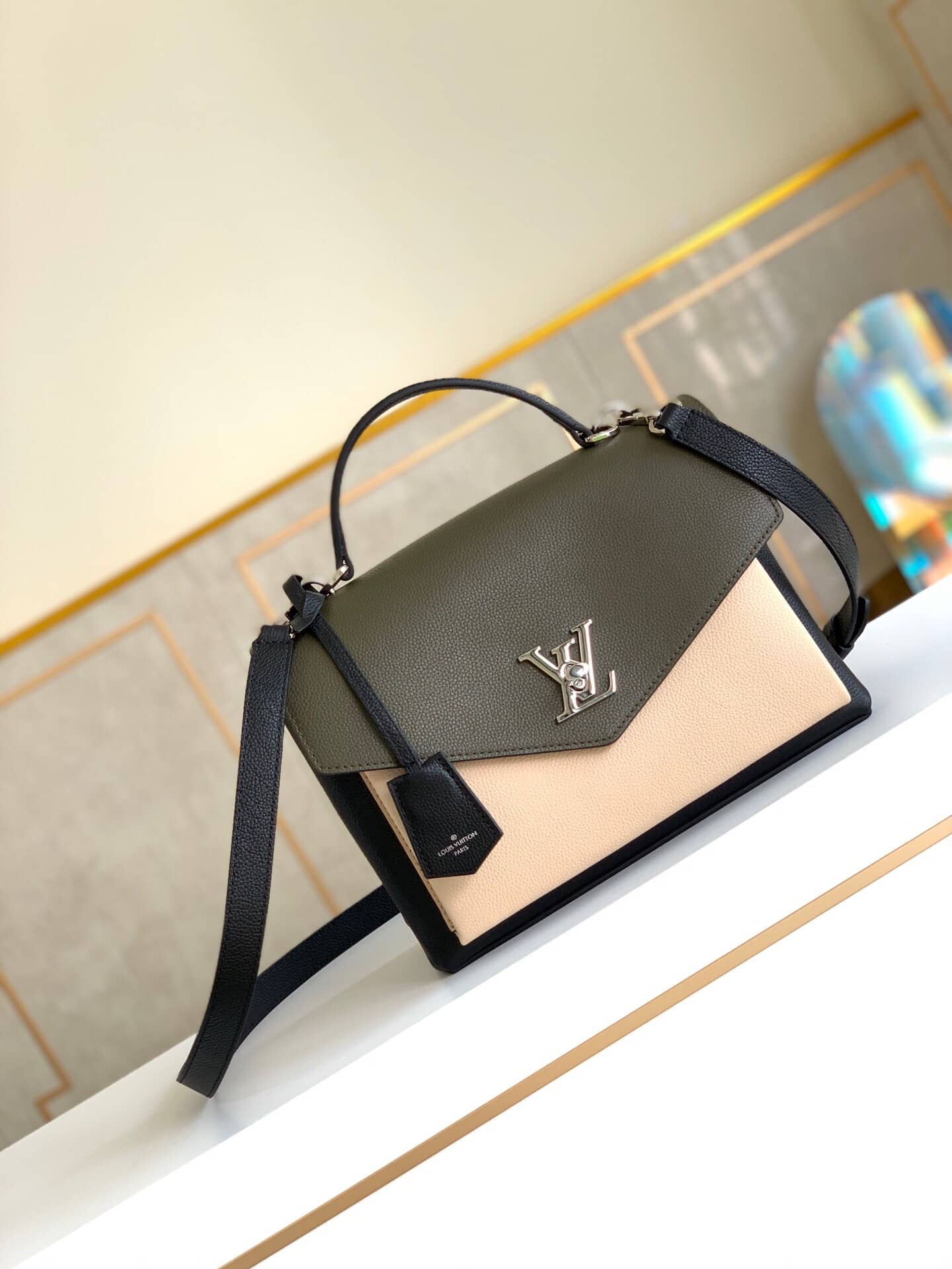 Louis Vuitton Laurier Toffee Latte MyLockme Bag Replica M55323