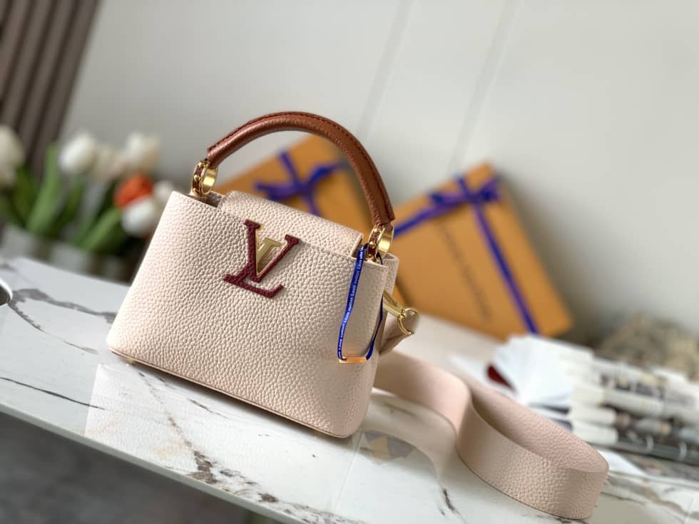 Louis Vuitton Capucines Mini M59253 Replica Crossbody Bag