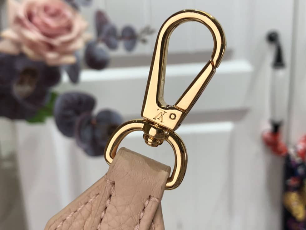 Louis Vuitton Capucines MM M58578 Replica Shoulder Bag