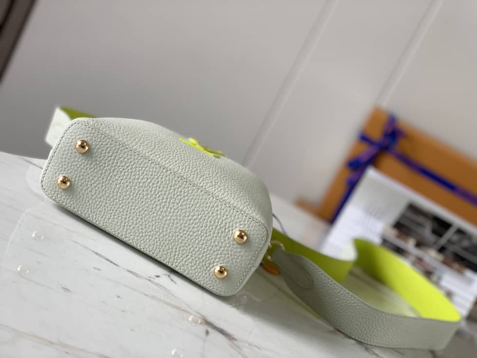 Louis Vuitton Capucines Mini M59440 Replica Shoulder Bag