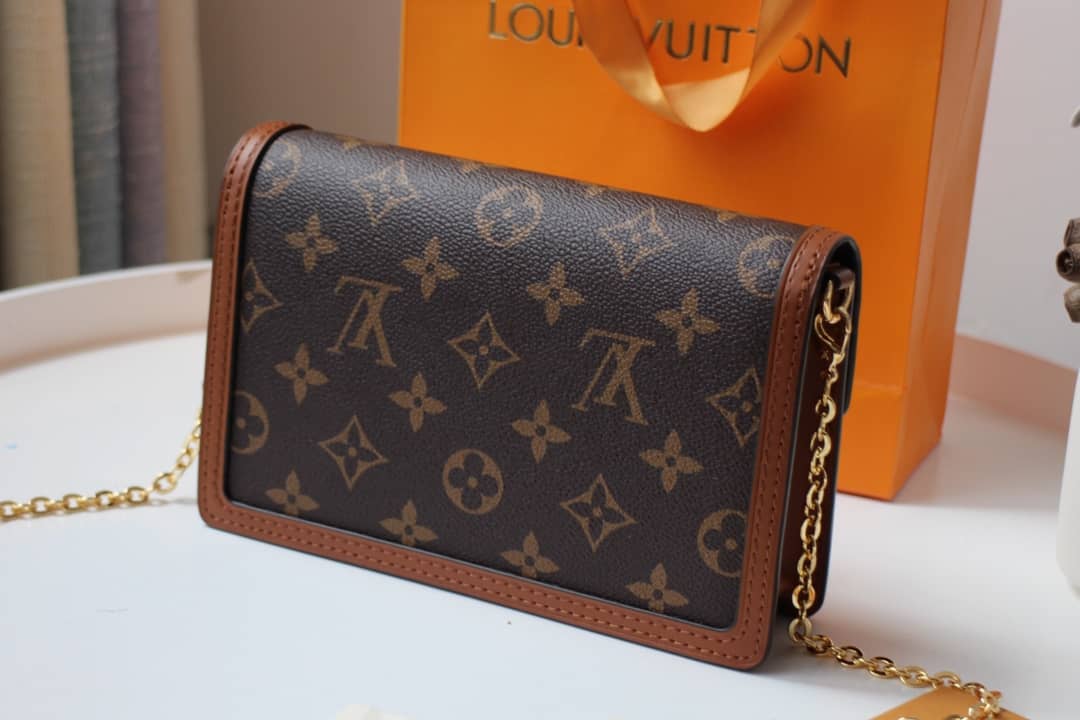 Louis Vuitton Dauphine Chain Wallet Replica Shoulder Bag Brown M68746