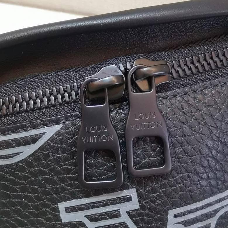 LV Bum Bag Dupe Giant Monogram Discovery NM Replica Body Bag M57289