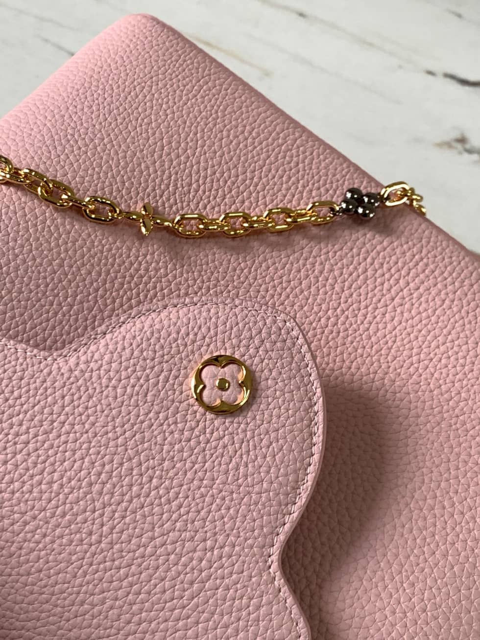 Louis Vuitton Capucines MM Pink M59209 Replica Crossbody Bag