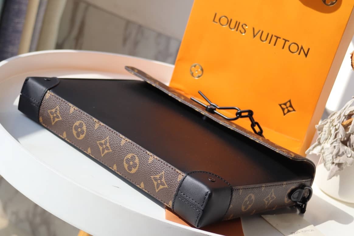 Louis Vuitton Pochette Dupe Voyage Steamer Black M30583(ColaReps)