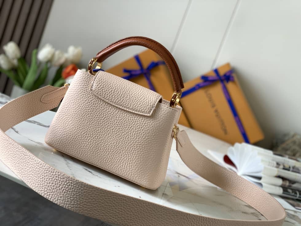 Louis Vuitton Capucines Mini M59253 Replica Crossbody Bag