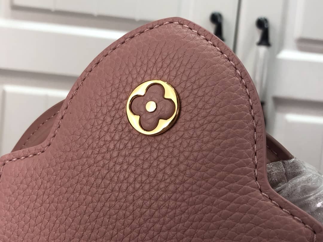 Louis Vuitton Capucines BB M59065 Replica Shoulder Bag