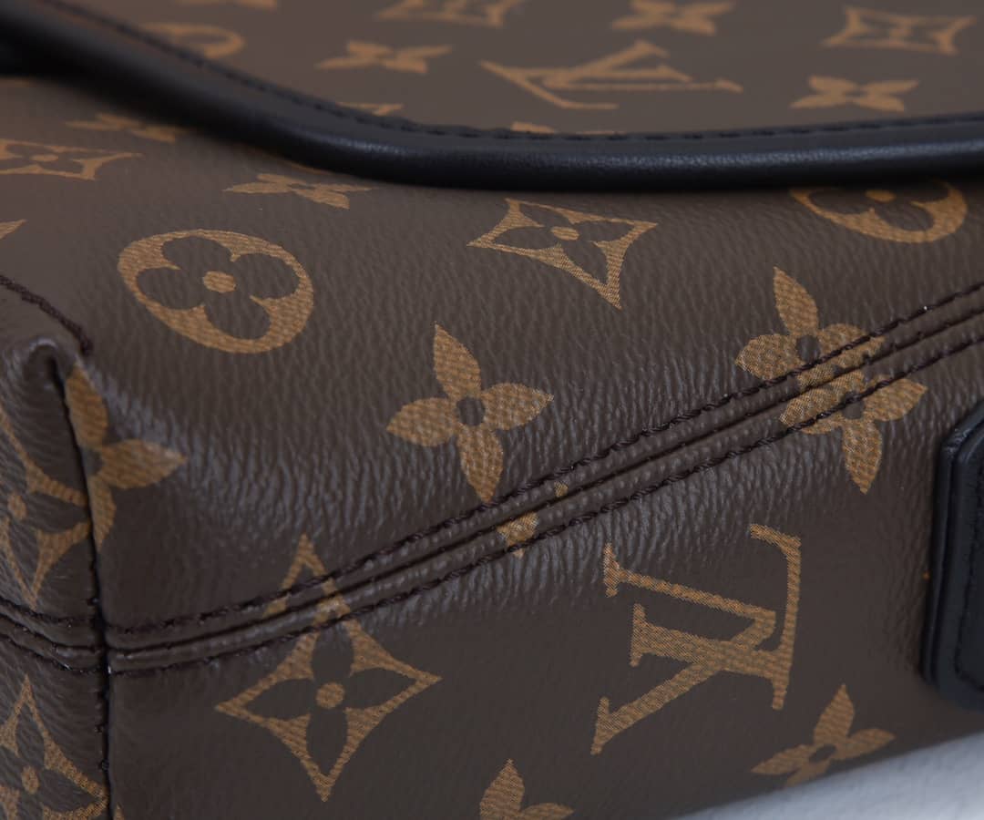 Louis Vuitton Monogram Magnetic Messenger Bag Replica M45557