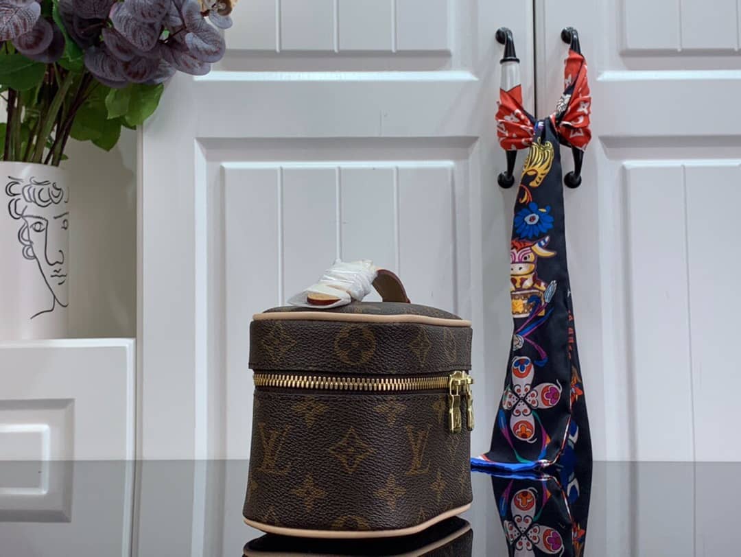 Louis Vuitton Mini Monogram Canvas Beauty Case Replica M44496