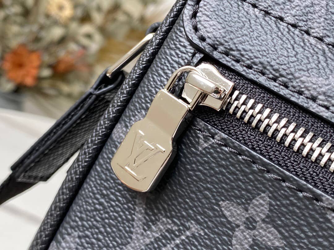 Louis Vuitton Monogram Flap Leather Small Messenger Bag Replica Black M30746