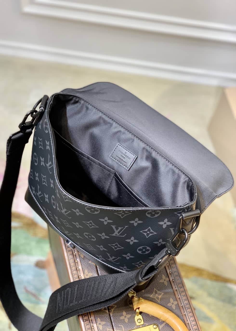 Louis Vuitton Saumur Black M45911 Replica Messenger Bag