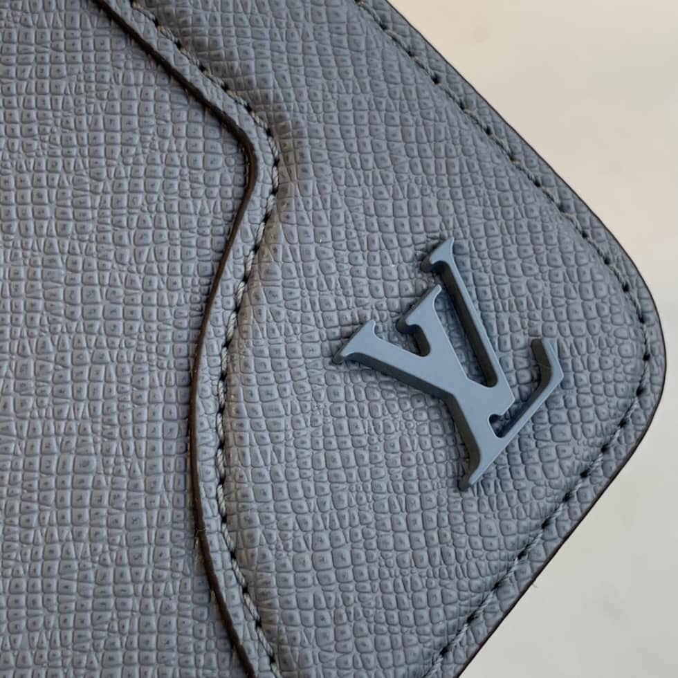 Louis Vuitton New Flap Taiga Noir M30807 Replica Messenger Bag