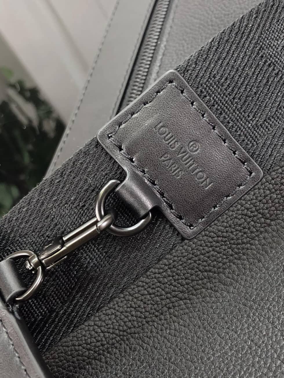 Louis Vuitton Aerogramme Messenger Voyage M59329 Replica
