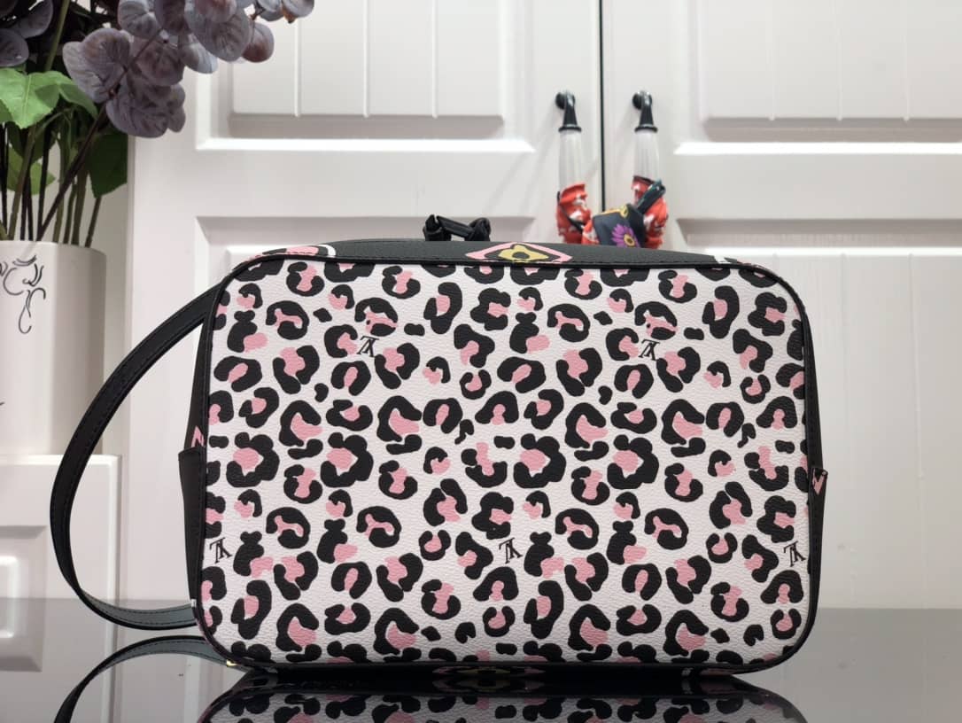 Louis Vuitton Neo Noe Monogram Leather Replica Bag Black M44679